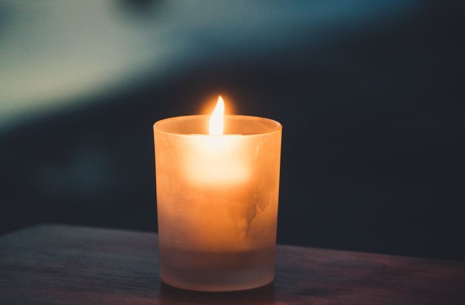 Zapalona świeca - kondolencje