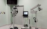 Mikroskop okulistyczny i sprzęt do witrektomii oka