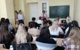 Studentki Pedagogiki opiekuńczo-wychowawczej oraz resocjalizacji na spotkaniu z interesariuszem zewnętrznym – Kraina Uśmiechu