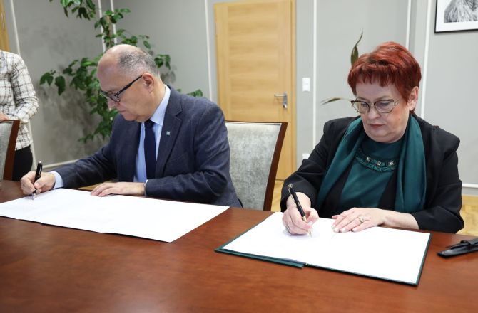 Umowa o współpracy między Uniwersytetem Rzeszowskim a Zakładem Ubezpieczeń Społecznych oddział w Rzeszowie