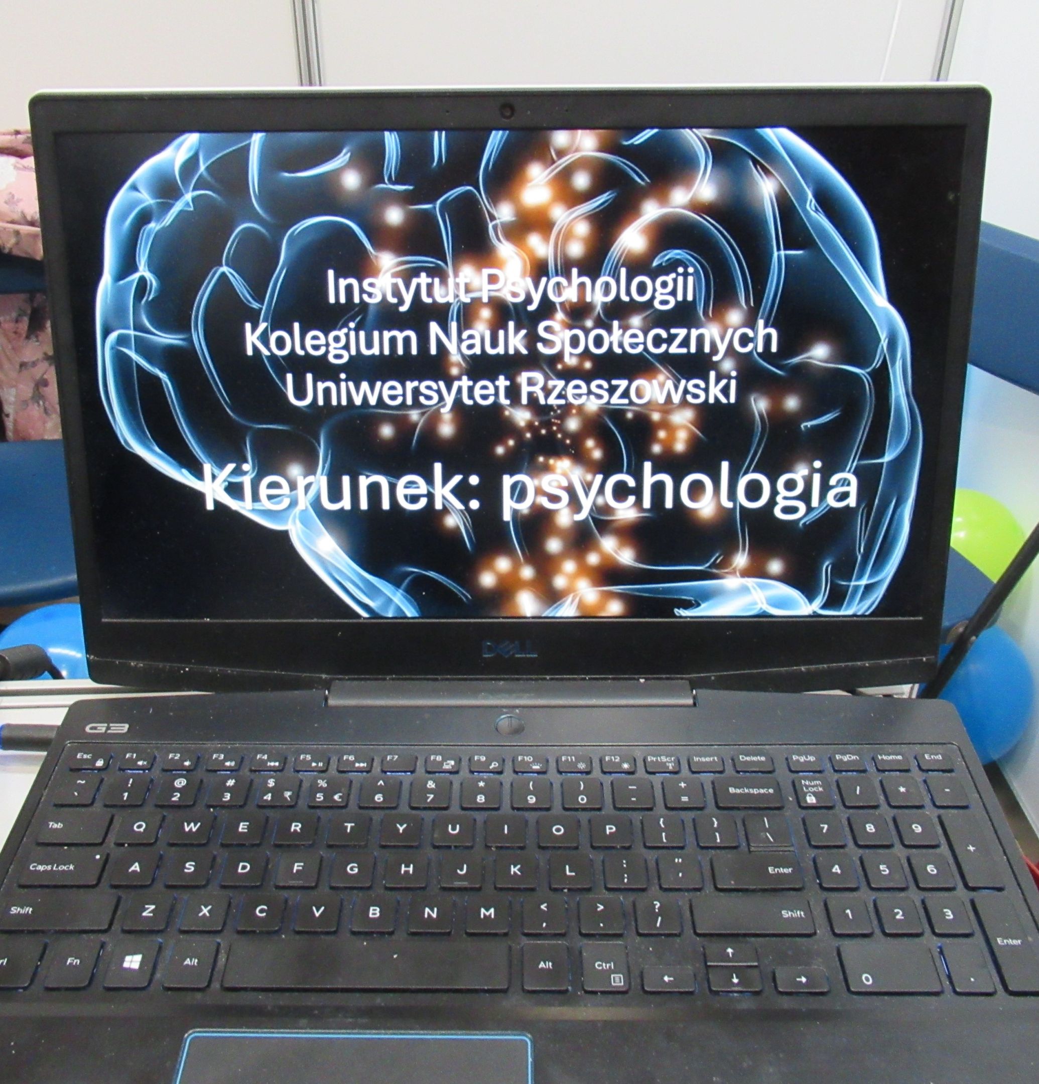 Prezentacja multimedialna o Instytucie Psychologii i kierunku studiów psychologia.